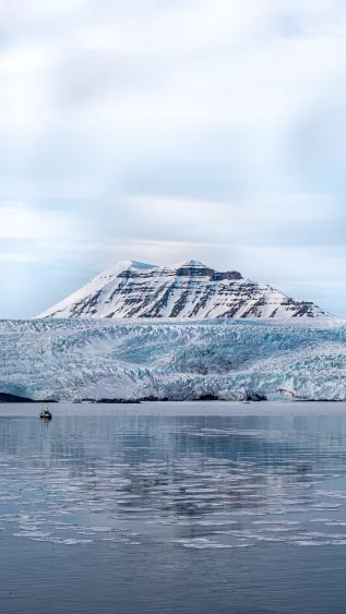 Photo_by_Lucas_Friedrich_Unsplash_Glacier