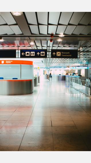 Photo pf empty airport by Markus Spiske on Unsplash