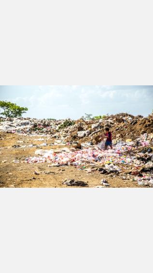 Photo of municipal waste by Hermes Rivera on Unsplash