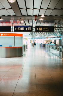 Photo pf empty airport by Markus Spiske on Unsplash